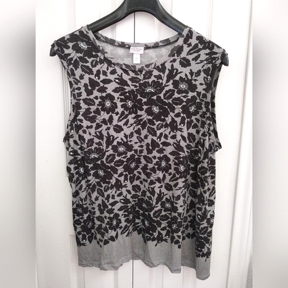 Issac Mizrahi Lace Print top